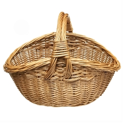 Poland is famous for hand made willow baskets.  This is a tradition in areas of the country where willow grows wild and is very much a village and family industry.  Beautifully crafted and sturdy, these baskets can last a generation.  Perfect for Easter,