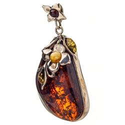 Amber (Bursztyn in Polish) is fossilized tree sap that dates back 40 million years. It comes from all around the world, but the highest quality and richest deposits are found around the Baltic Sea.