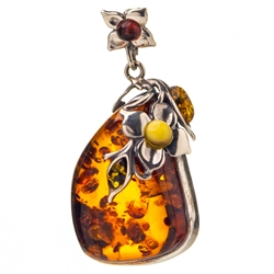 Amber (Bursztyn in Polish) is fossilized tree sap that dates back 40 million years. It comes from all around the world, but the highest quality and richest deposits are found around the Baltic Sea.