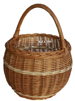 Poland is famous for hand made willow baskets.  This is a tradition in areas of the country where willow grows wild and is very much a village and family industry.  Beautifully crafted and sturdy, these baskets can last a generation.  Perfect for Easter,