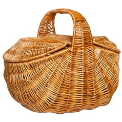 Poland is famous for hand made willow baskets.  This is a tradition in areas of the country where willow grows wild and is very much a village and family industry.  Beautifully crafted and sturdy, these baskets can last a generation.  Perfect for Easter,