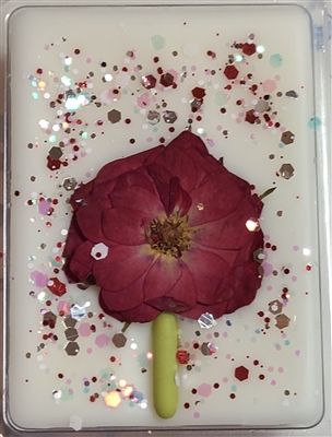 A  Scarlet December Wax Tart