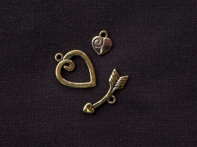 Toggle Clasp Three Piece Heart & Broken Arrow With Side Charm Gold Colored