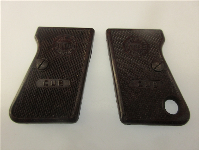 Astra Cub Grip Set W/ Screws
â€‹Brown Checkered Plastic