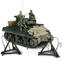 US M4A3 Sherman Medium Tank with 3 Figures - Unidentified Unit, Normandy, 1944 [D-Day Commemorative Packaging]