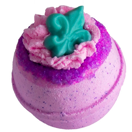 Bath Bomb Fleur De Moon This girly fragrance is a sweet blend of fresh pomegranate and citrus creating natural juicy tones for this sweet heart delight.