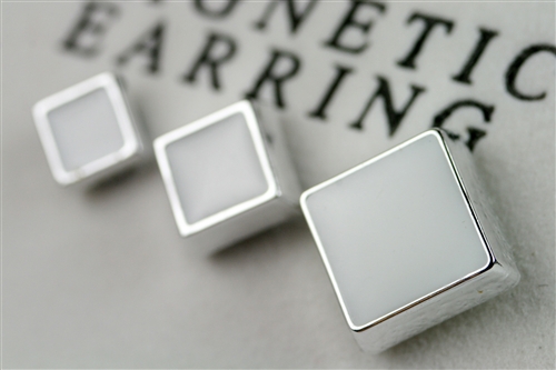 MAGNETIC EARRING / ME 007 ( WHITE SQUARE )