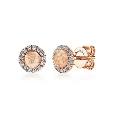 This simple and elegant diamond earring studs feature 0.25 carats of diamonds.