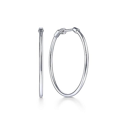 This stunning pair of 14k white gold hoop earrings feature a screw in post for security and a shimmering finish.