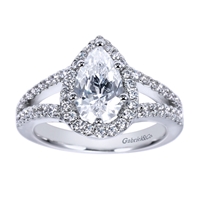 Platinum bands come together to form a pear shaped halo in this platinum split shank pear diamond halo engagement ring.