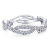 This twisting diamond ring features shining diamonds.
