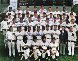 1970 MILWAUKEE BREWERS TEAM SIGNED 16X20 PHOTO W/ 31 SIGS