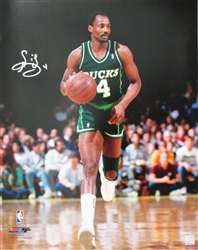 SIDNEY MONCRIEF SIGNED 16X20 BUCKS PHOTO #2