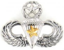US Army Mirror Finish Regular Size Breast Badge: Master Combat Parachute (5th Award)