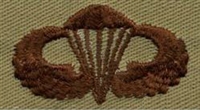 US Navy Desert Embroidered Badge: Parachute - Basic