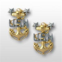 US Navy CPO Collar Device: E-9 Master Chief Petty Officer (MCPO) (Clutchback)