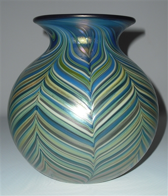 Daniel Lotton Vase
Drapped in Green Blue Gold
Sixe 7  by  7
Signed Daniel Lotton Dated 2016
Really Beautiful