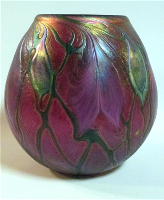 Daniel Lotton Purple Vase Iridized with Drop Leaf
Beautiful
Size 8  by 8 
Signed Daniel Lotton  Dated 2016
Price 1200.00
