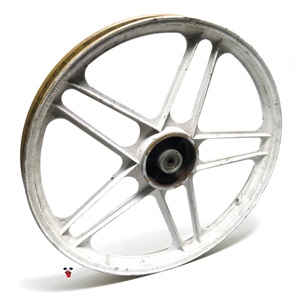 USED 17" grimeca front 5 star hobbit mag wheel - WHITE n GOLD