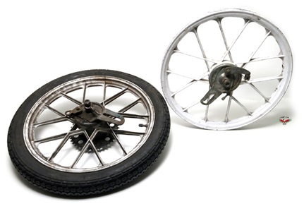 USED 16" snowflake mag wheel set for sachs n minarelli - white