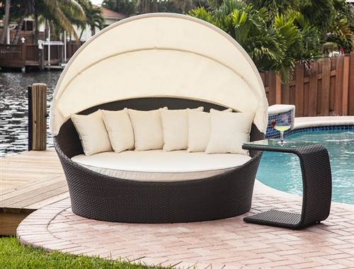 Tropea Modern Outdoor Modern Bed Lounger (4 throw Modern Pillows)