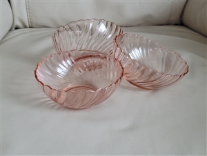 Arcoroc pink glass bowls swirl design France