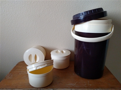 Retro style hard plastic storage with lidded cups