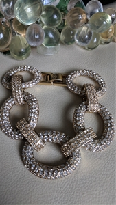 Pave large chain links bracelet elegant design