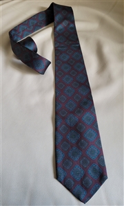 Geoffrey Beene silk tie in geometrical pattern