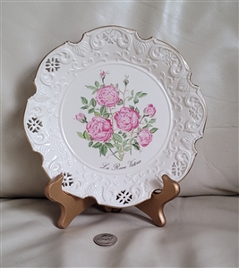 The Queen Victoria Rose  plate Royal Davenport