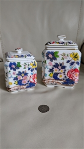 Soft porcelain set of two jars with floral decor