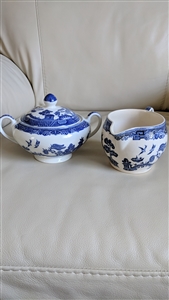 Blue Willow Earthenware creamer and sugar bowl