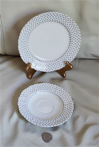 Calico plates in white porcelain and small blue flowers, set of two.