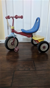 Radio Flyer tricycle that folds 2 go playtime