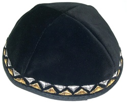 Velvet kippah in black with beautiful gold and silver stitched design