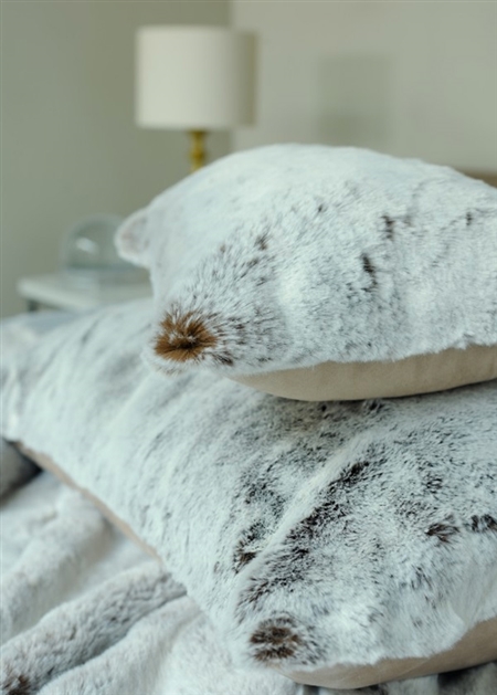 Evelyne PrÃ©longe Faux Fur Pillow