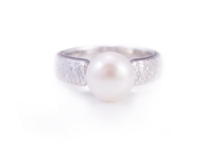 CULTURED SALTWATER PEARL RING