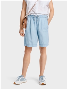 Marc Cain Baby blue shorts in an elegant, relaxed fit.