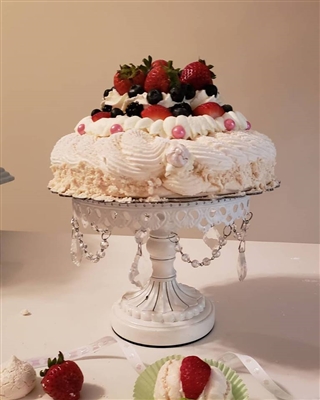 Pavlova Cake