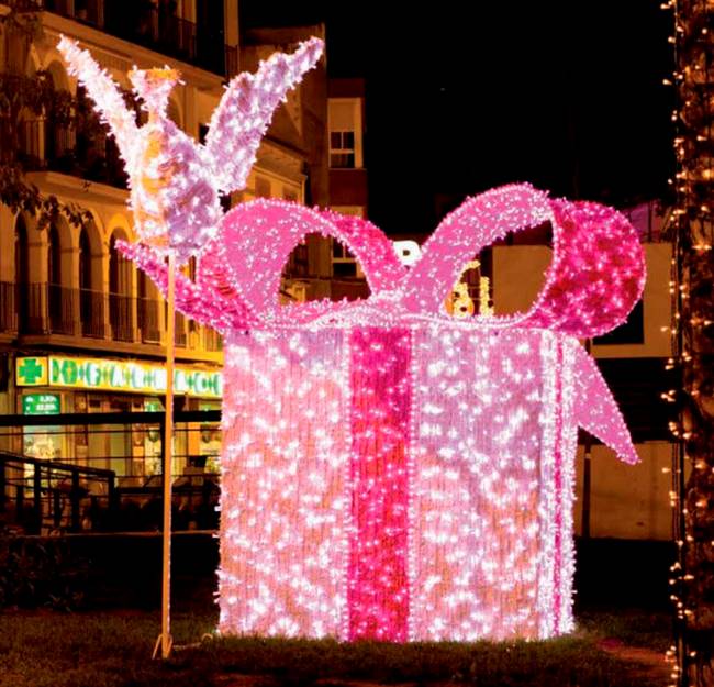 8' LED 3D Tinsel Gift Box Structure