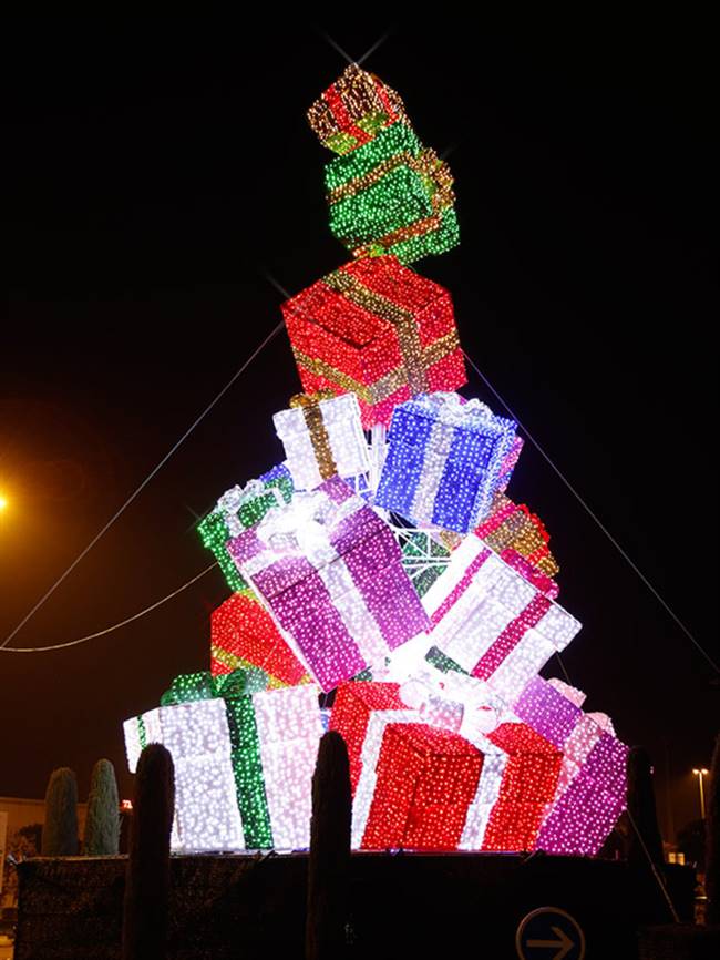 30' LED 3D Tinsel Gift Box Tower