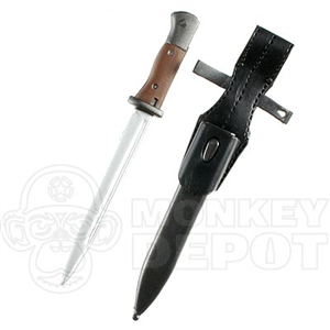 Bayonet: Dragon German WWII w/painted grips