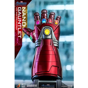 Display: Hot Toys Avengers: Endgame Life Size Nano Gauntlet (904728)