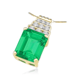 Solid gold pendant-emerald & melee stone with 4 prongs
