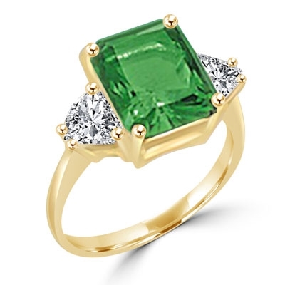 ring with 5 ct emerald stone and trilliant baguettes