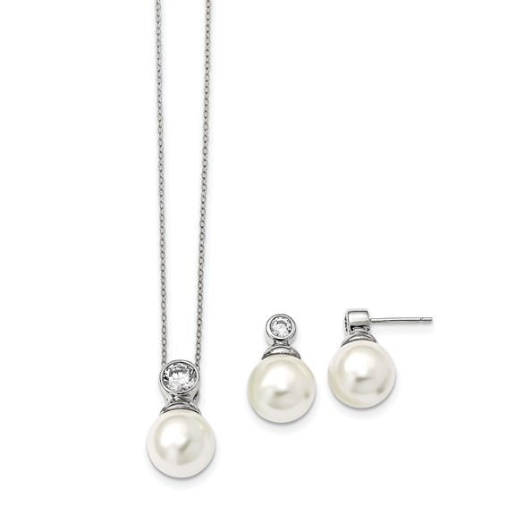 Diamond Essence  Pearl Set with Round Brilliant Melee, 0.4 Cts.t.w. set in Platinum Plated Sterling Silver.