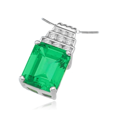 White gold pendant-emerald & melee stone with 4 prongs