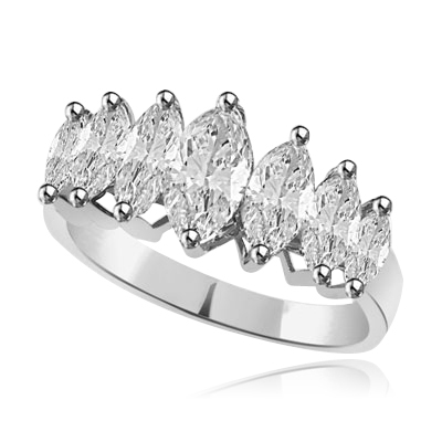 2.5 cts marquise-cut Diamond ring in white gold