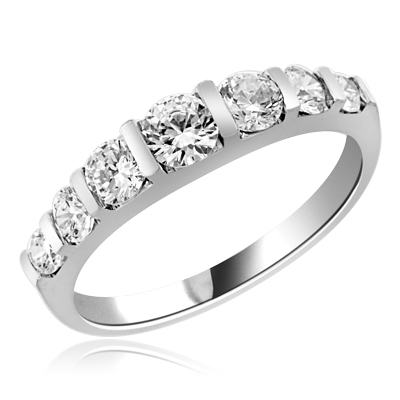 2.5 cts round brilliant stone ring in white gold