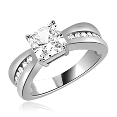 2 ct Stunning ring with princess stone in White gold